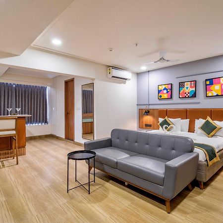 The Lemon Grass Hotel Gandhinagar Buitenkant foto