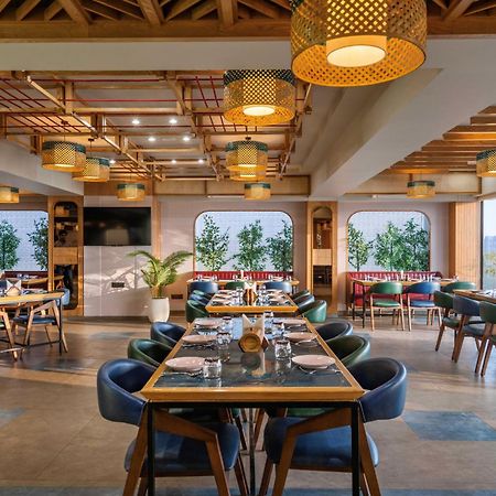 The Lemon Grass Hotel Gandhinagar Buitenkant foto