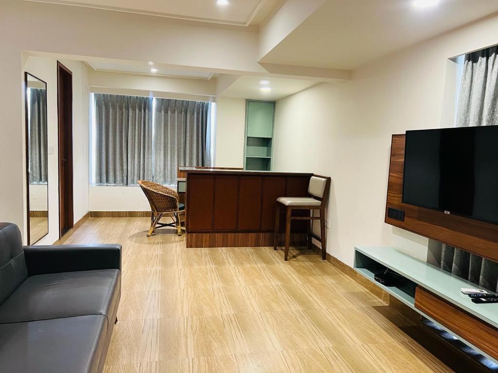 The Lemon Grass Hotel Gandhinagar Buitenkant foto