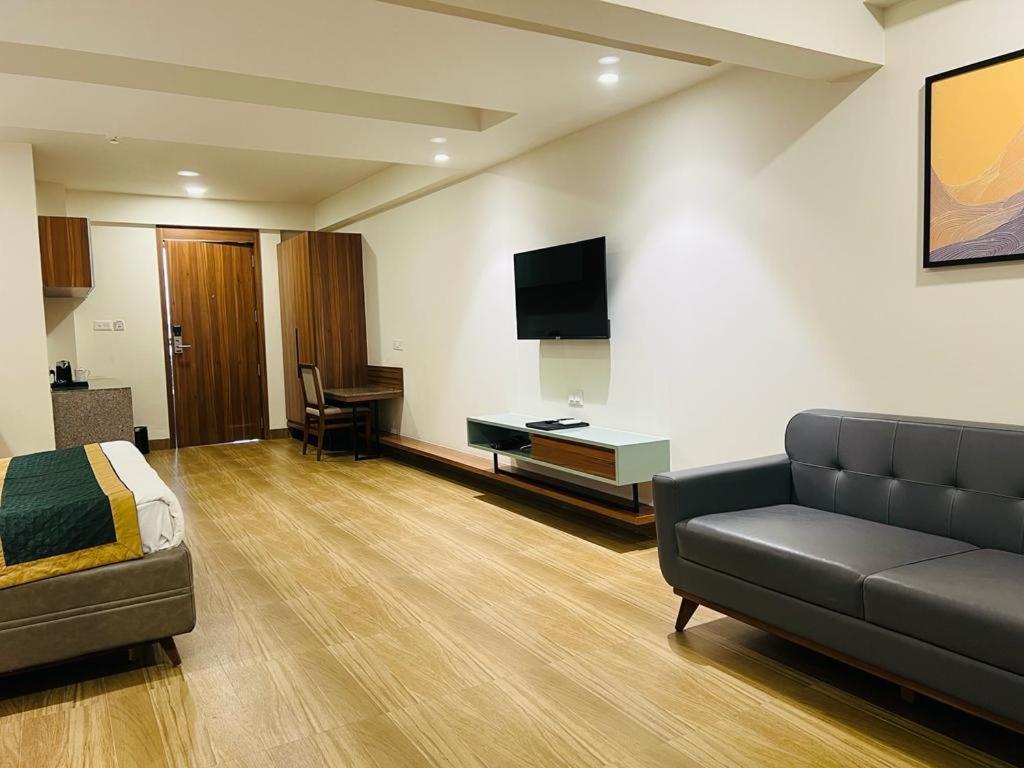 The Lemon Grass Hotel Gandhinagar Buitenkant foto