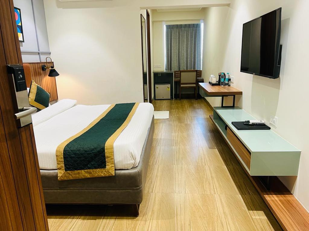 The Lemon Grass Hotel Gandhinagar Buitenkant foto