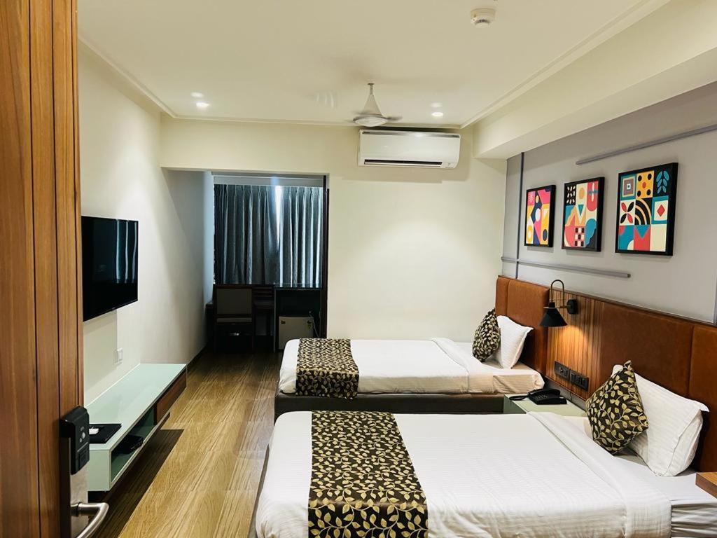 The Lemon Grass Hotel Gandhinagar Buitenkant foto