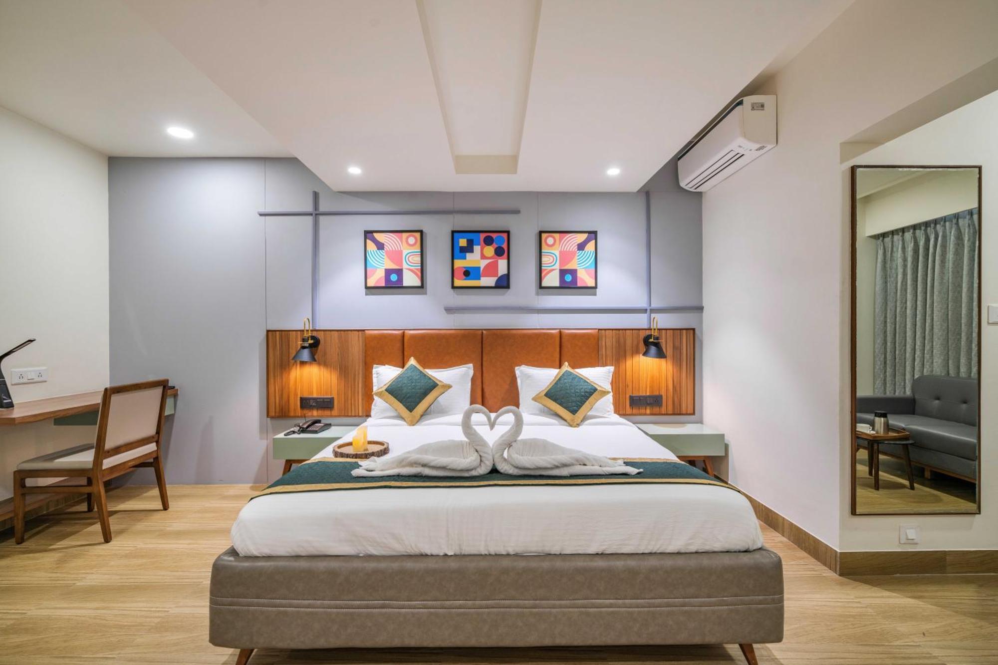 The Lemon Grass Hotel Gandhinagar Buitenkant foto