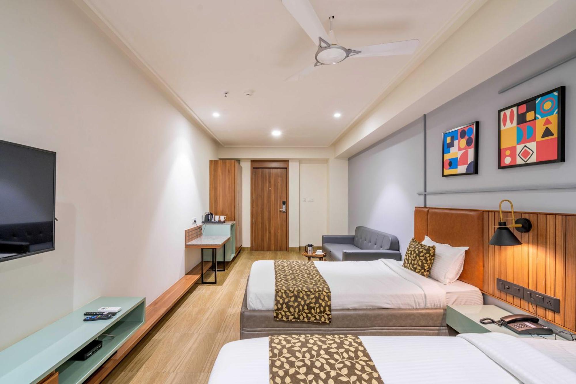 The Lemon Grass Hotel Gandhinagar Buitenkant foto