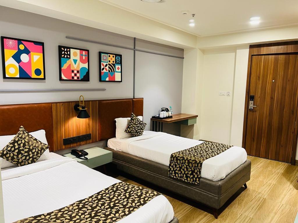 The Lemon Grass Hotel Gandhinagar Buitenkant foto