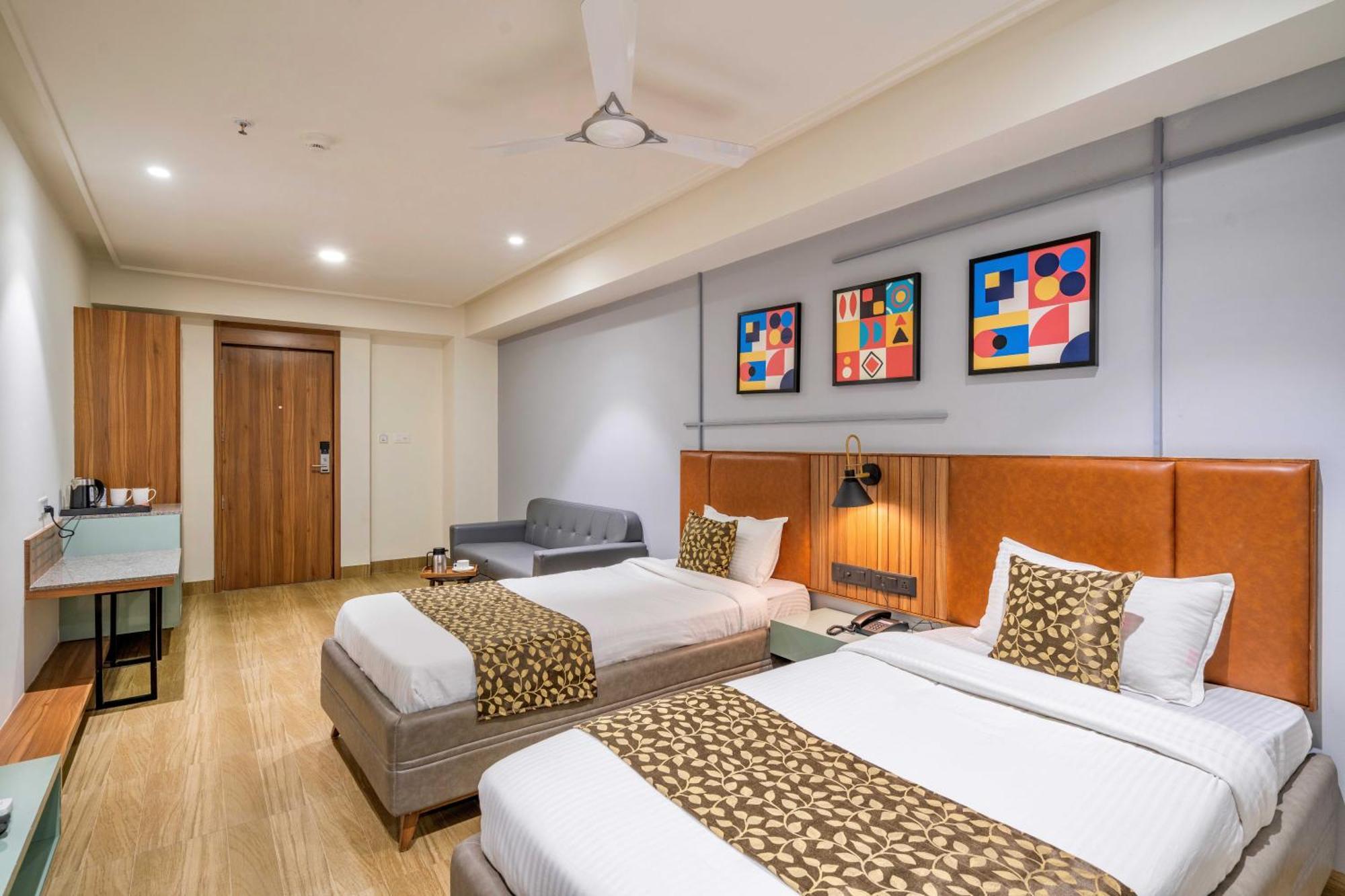 The Lemon Grass Hotel Gandhinagar Buitenkant foto