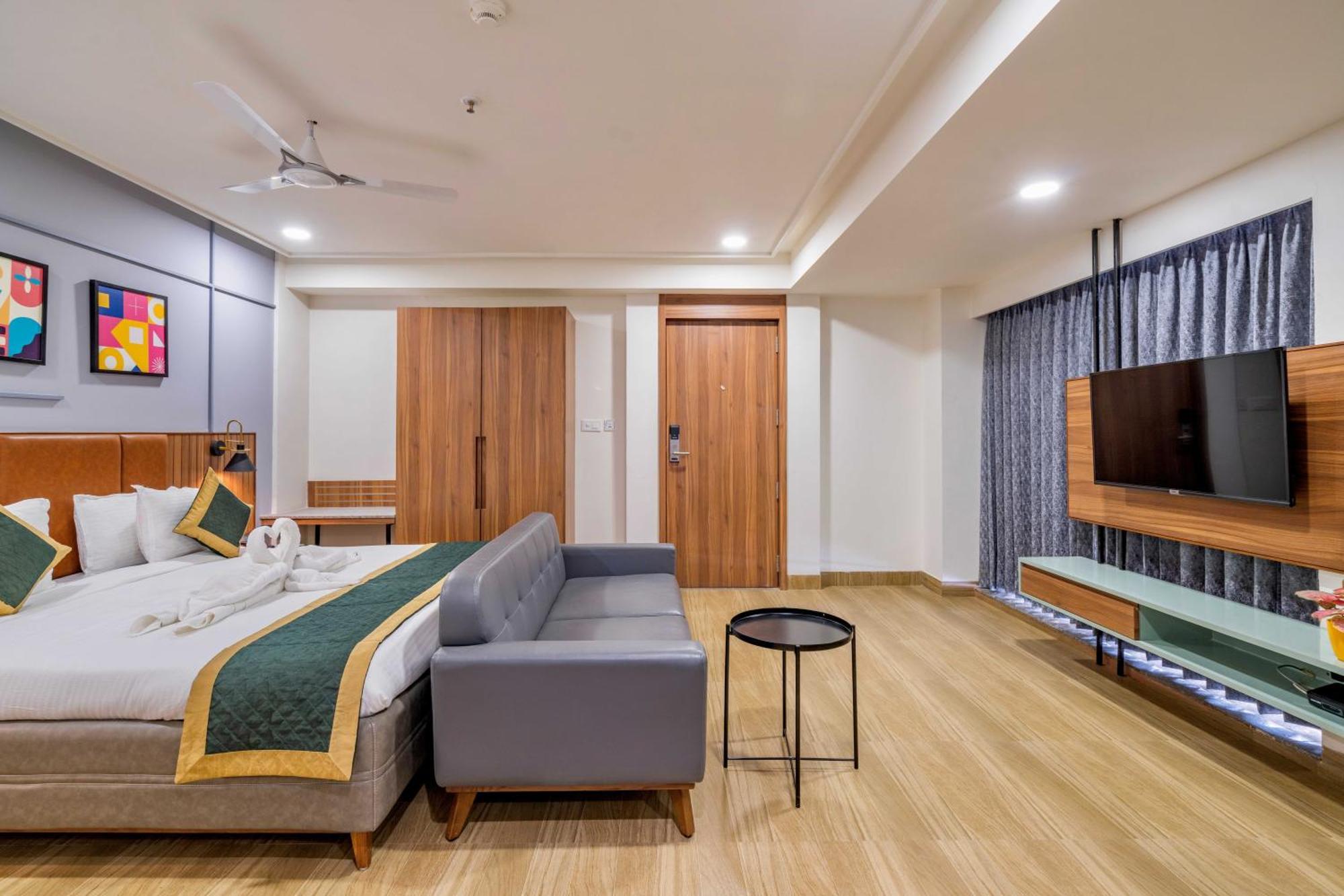The Lemon Grass Hotel Gandhinagar Buitenkant foto