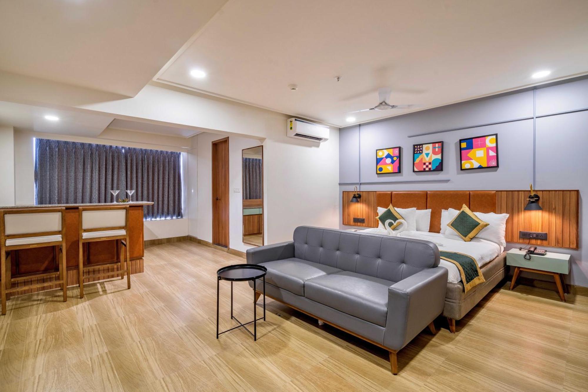 The Lemon Grass Hotel Gandhinagar Buitenkant foto