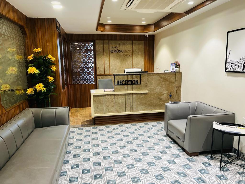 The Lemon Grass Hotel Gandhinagar Buitenkant foto