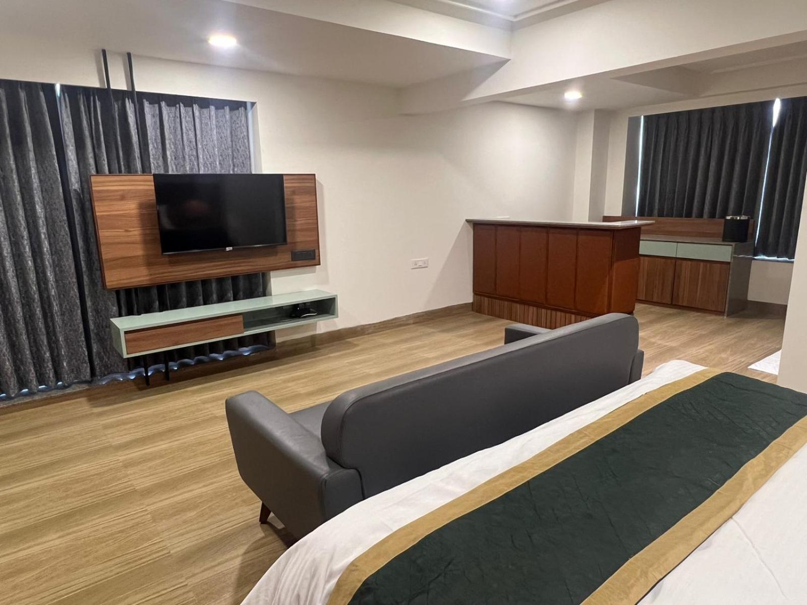 The Lemon Grass Hotel Gandhinagar Buitenkant foto