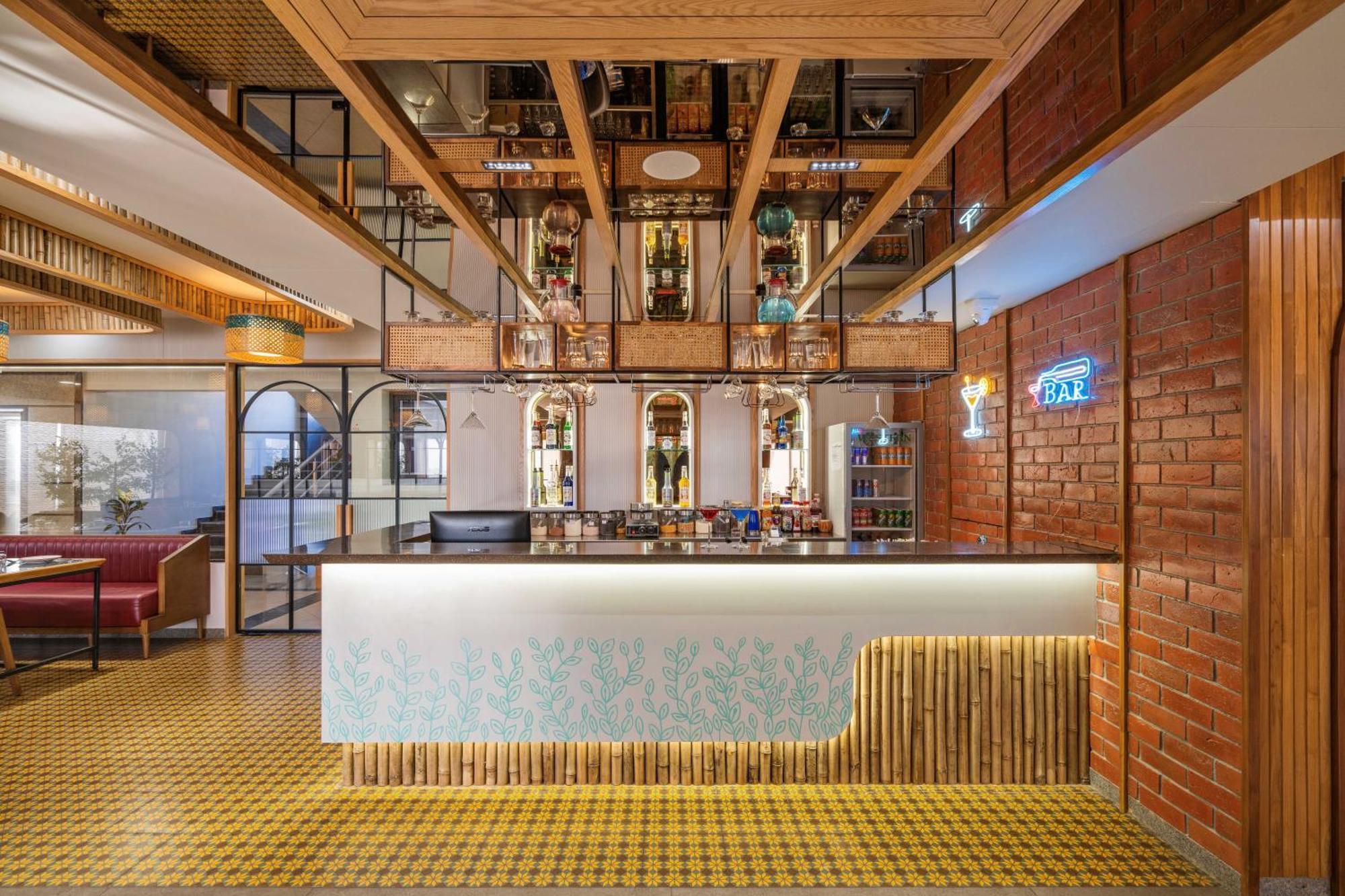 The Lemon Grass Hotel Gandhinagar Buitenkant foto