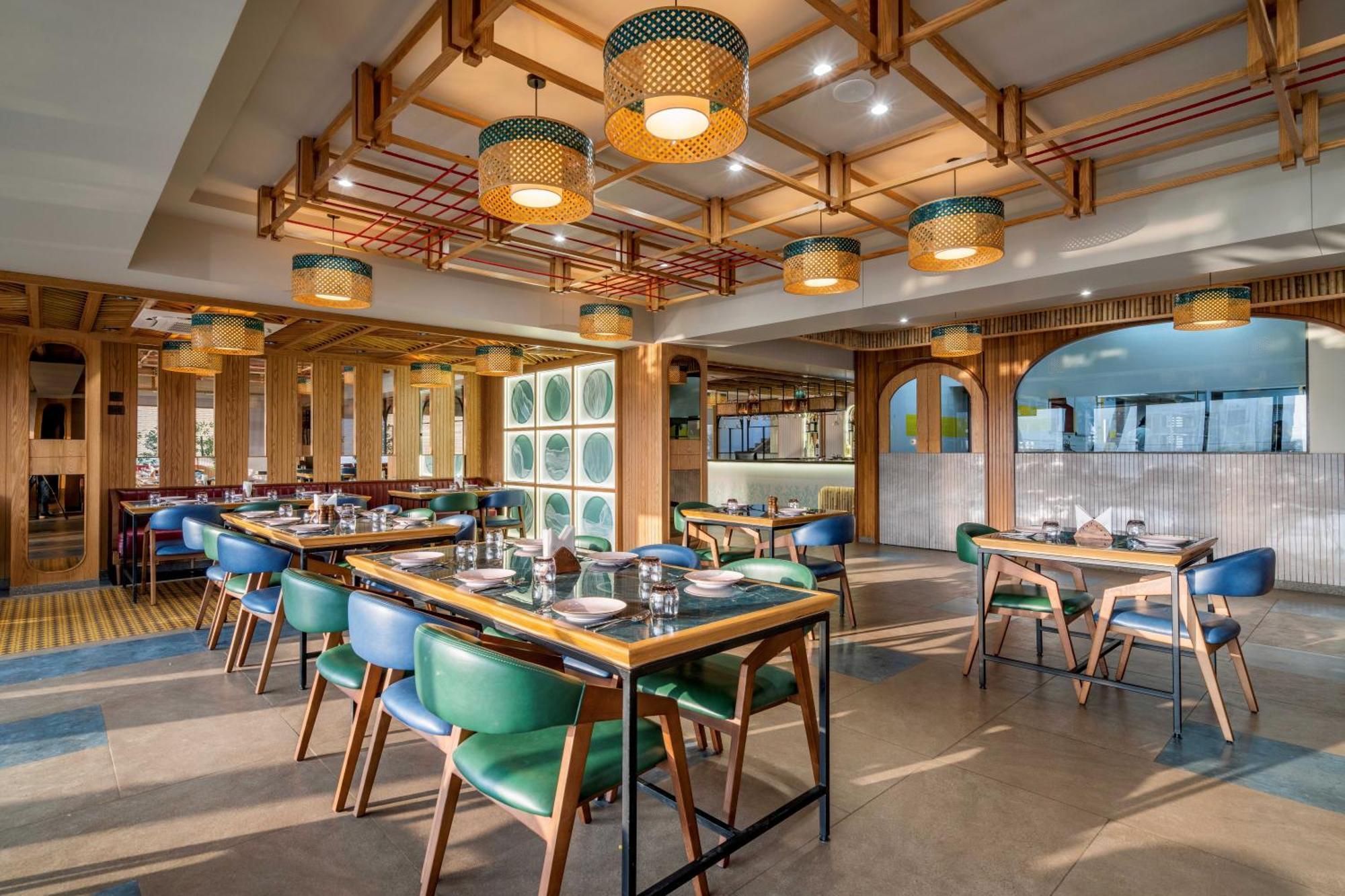 The Lemon Grass Hotel Gandhinagar Buitenkant foto